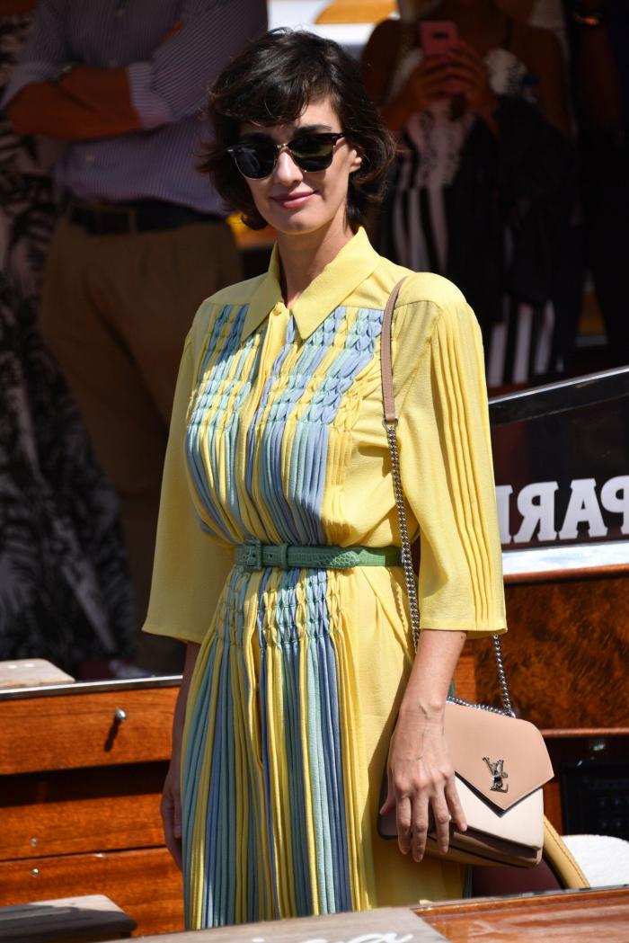 Paz Vega demuestra que se puede seguir llevando bañador en otoño