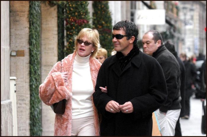 La insólita amistad de Antonio Banderas y Joaquín Sabina: "En recuerdo de un mes de mar, porros y vino"