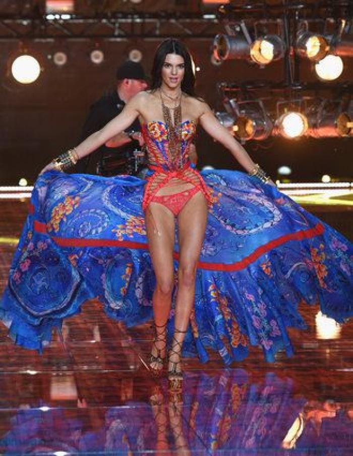 Las modelos de Asos no ocultan sus estrías