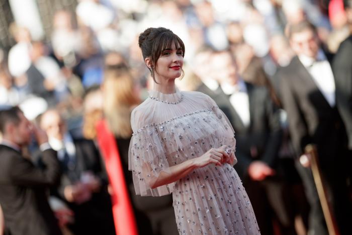 Paz Vega demuestra que se puede seguir llevando bañador en otoño