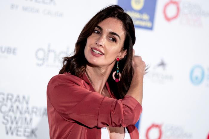 Paz Vega demuestra que se puede seguir llevando bañador en otoño