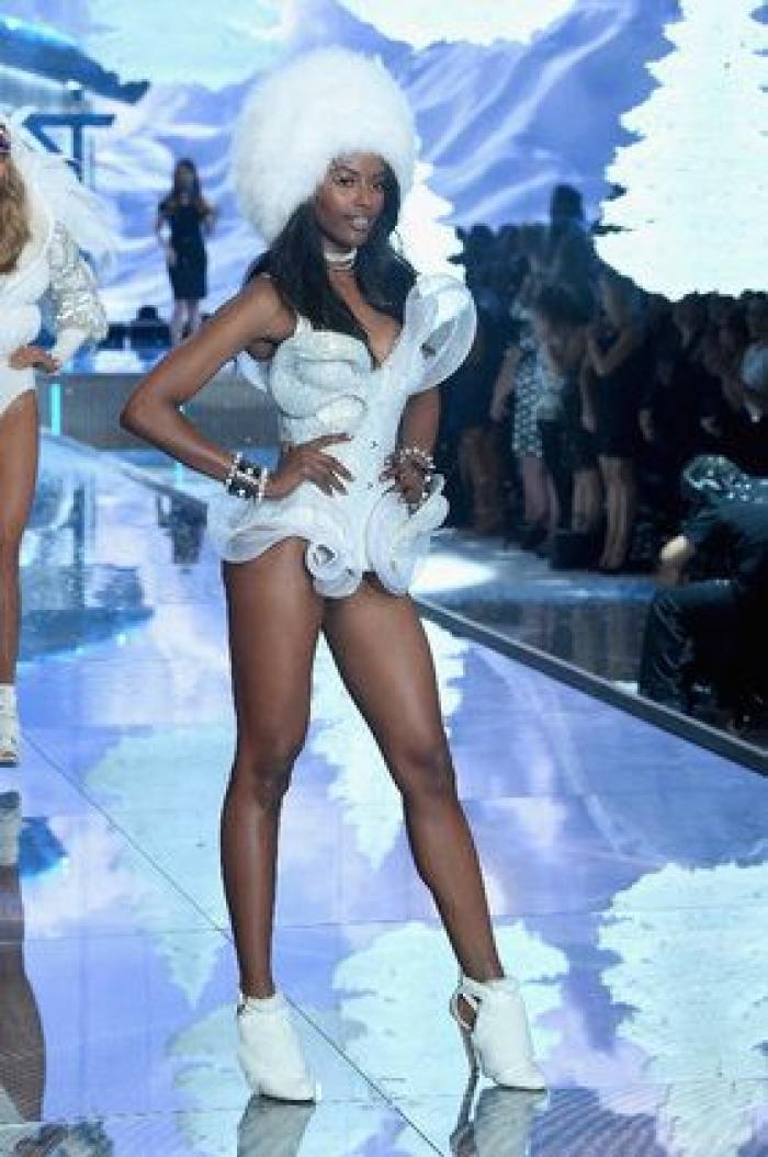 Las modelos de Asos no ocultan sus estrías