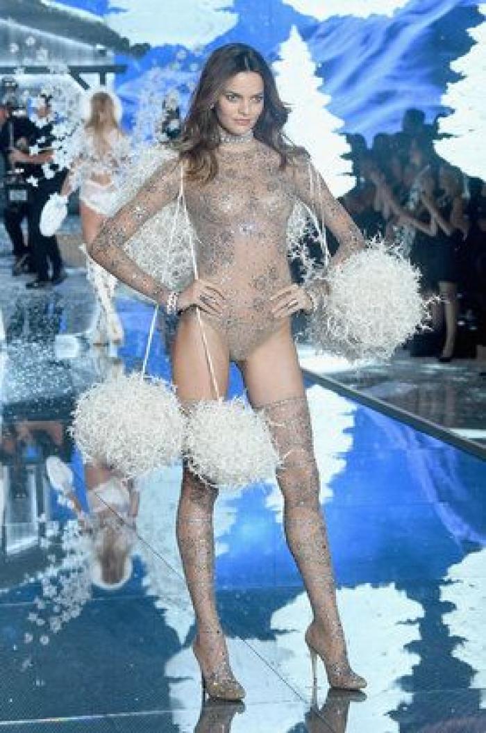 Las modelos de Asos no ocultan sus estrías