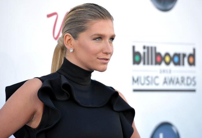 Premios Billboard 2013: alfombra roja con vestidos de escotes rarunos y Madonna sin pantalones (FOTOS)