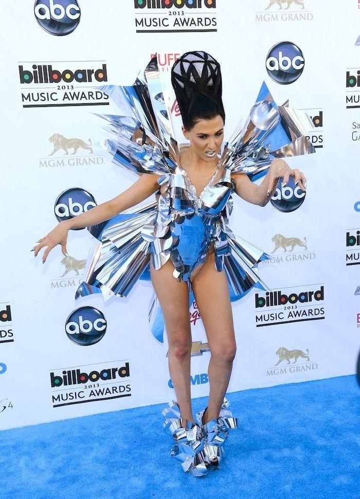 Premios Billboard 2013: alfombra roja con vestidos de escotes rarunos y Madonna sin pantalones (FOTOS)