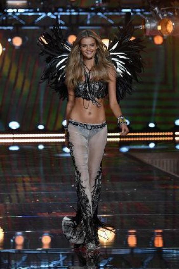 Las modelos de Asos no ocultan sus estrías