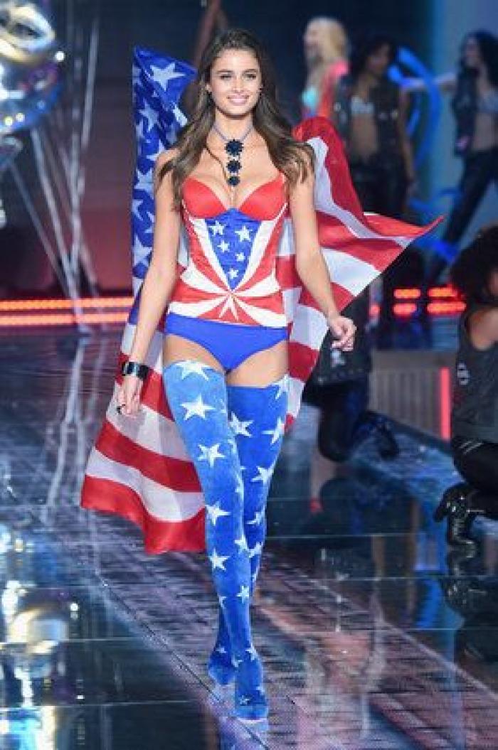 Las modelos de Asos no ocultan sus estrías