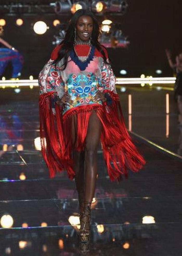 Las modelos de Asos no ocultan sus estrías