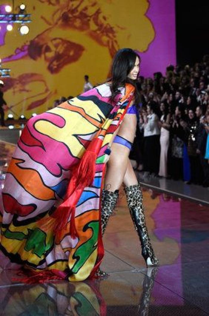 Las modelos de Asos no ocultan sus estrías