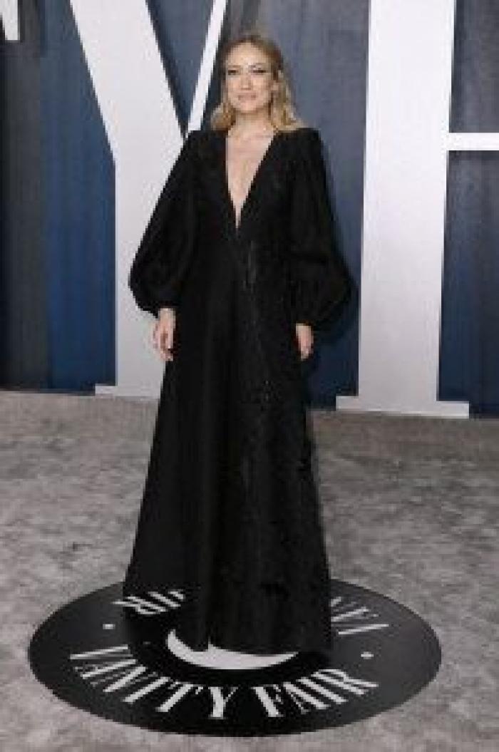 El no-vestido de Emily Ratajkowski y otros 'looks' de la fiesta Vanity Fair tras los Oscar