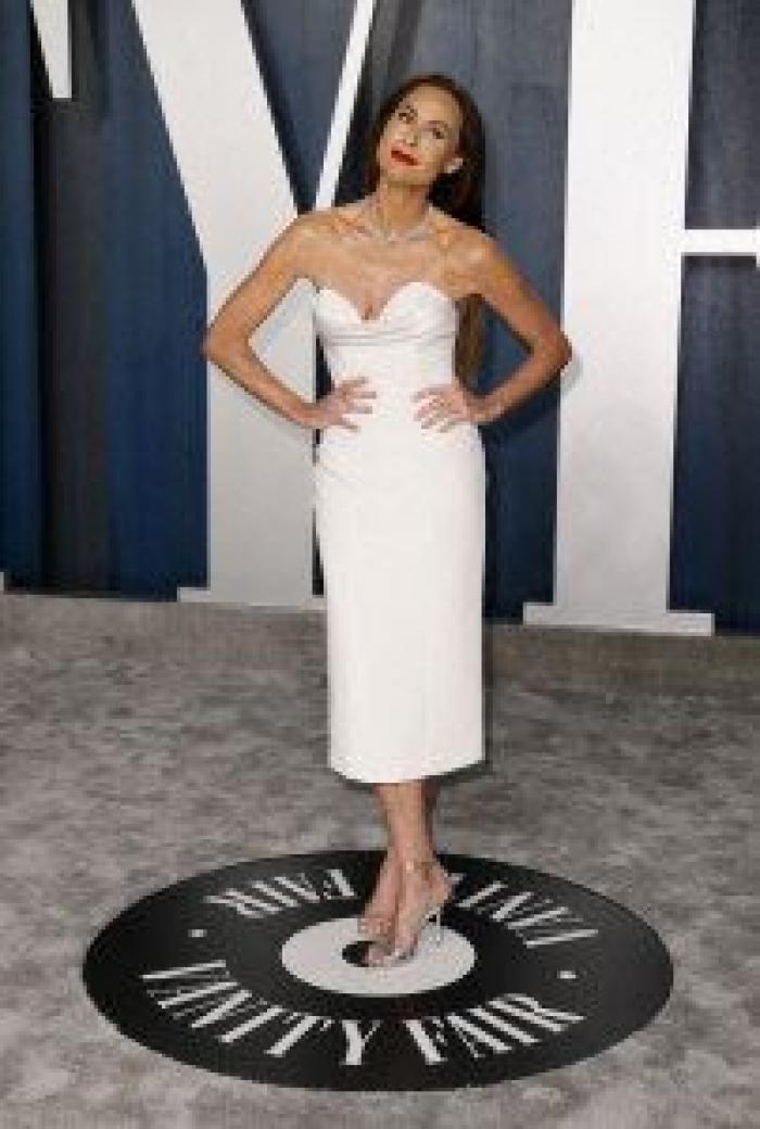 El no-vestido de Emily Ratajkowski y otros 'looks' de la fiesta Vanity Fair tras los Oscar