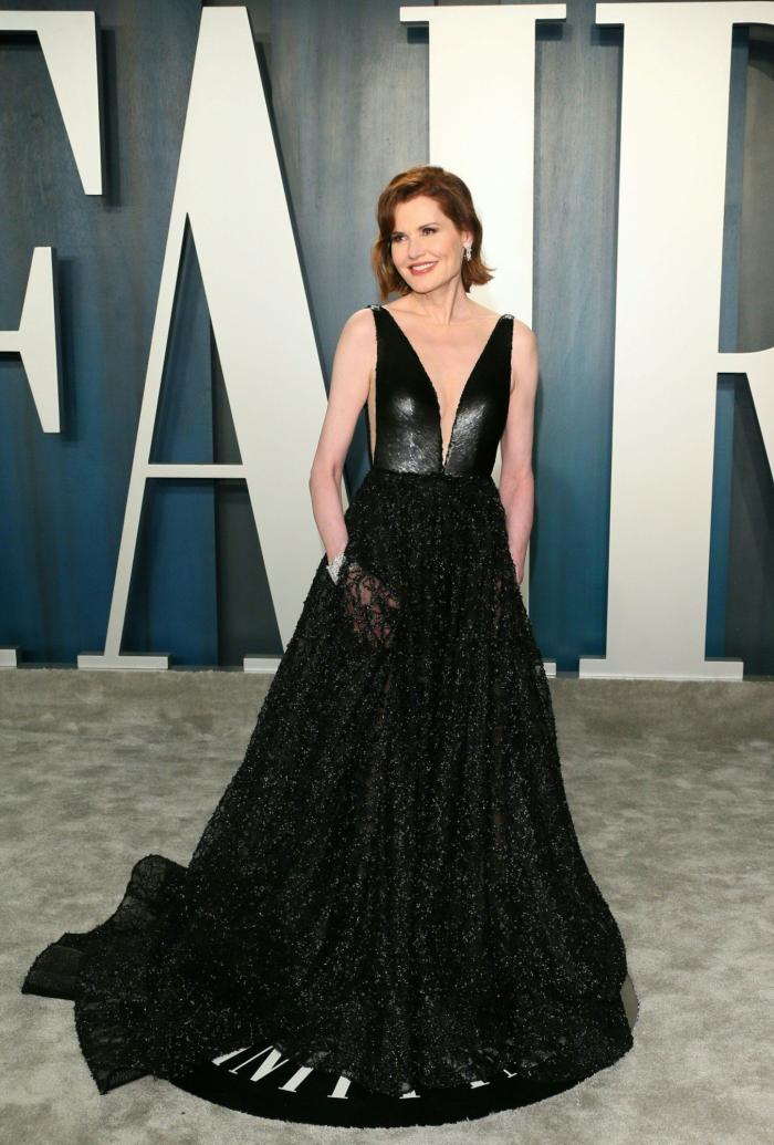 El no-vestido de Emily Ratajkowski y otros 'looks' de la fiesta Vanity Fair tras los Oscar