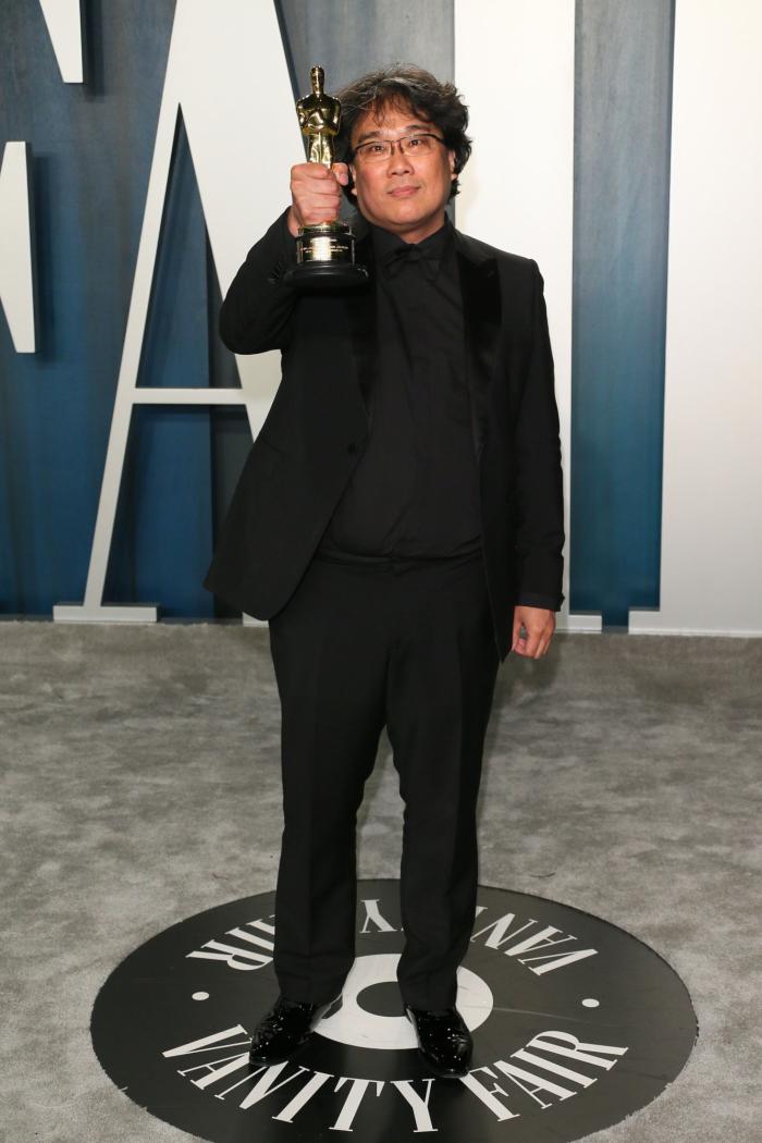 El no-vestido de Emily Ratajkowski y otros 'looks' de la fiesta Vanity Fair tras los Oscar