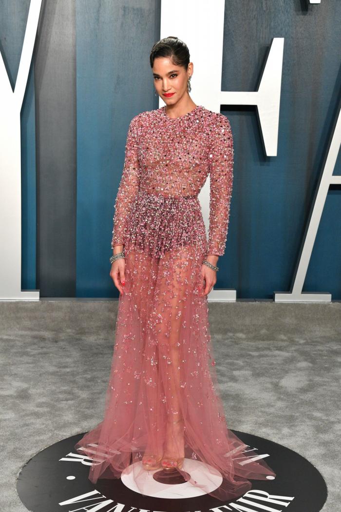 El no-vestido de Emily Ratajkowski y otros 'looks' de la fiesta Vanity Fair tras los Oscar
