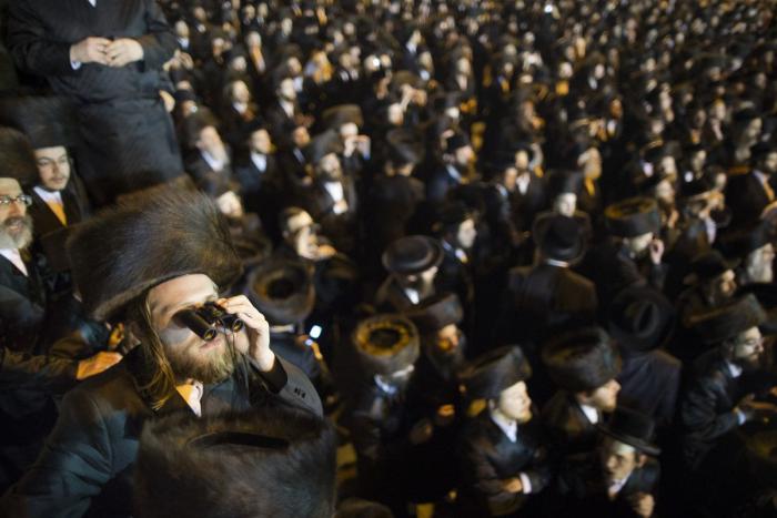 Polémica en Nueva York: se filtran vídeos de una boda judía secreta con más de 7.000 personas sin mascarillas