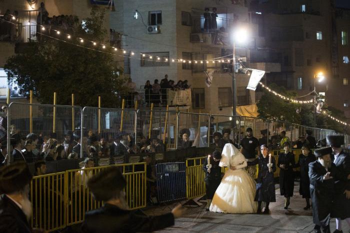 Polémica en Nueva York: se filtran vídeos de una boda judía secreta con más de 7.000 personas sin mascarillas