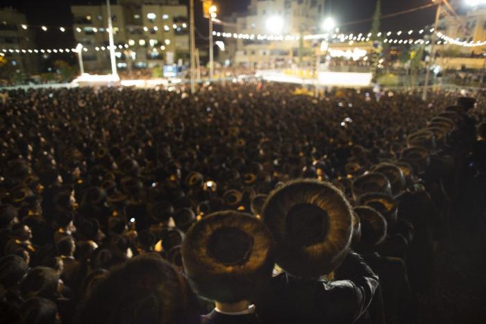 Polémica en Nueva York: se filtran vídeos de una boda judía secreta con más de 7.000 personas sin mascarillas