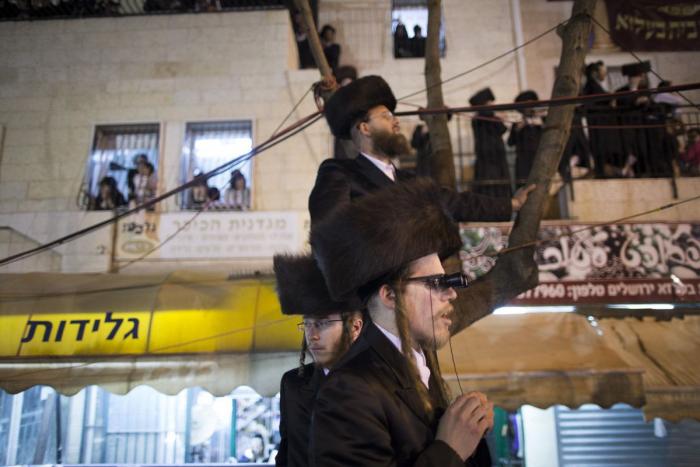 Polémica en Nueva York: se filtran vídeos de una boda judía secreta con más de 7.000 personas sin mascarillas