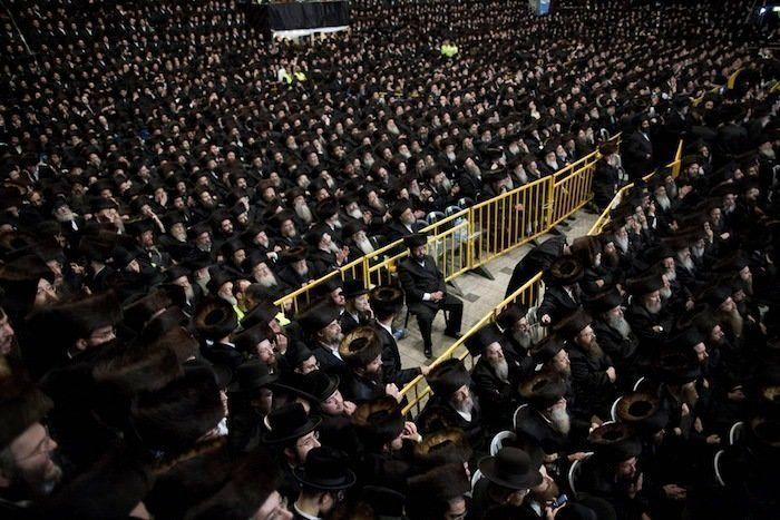 Polémica en Nueva York: se filtran vídeos de una boda judía secreta con más de 7.000 personas sin mascarillas