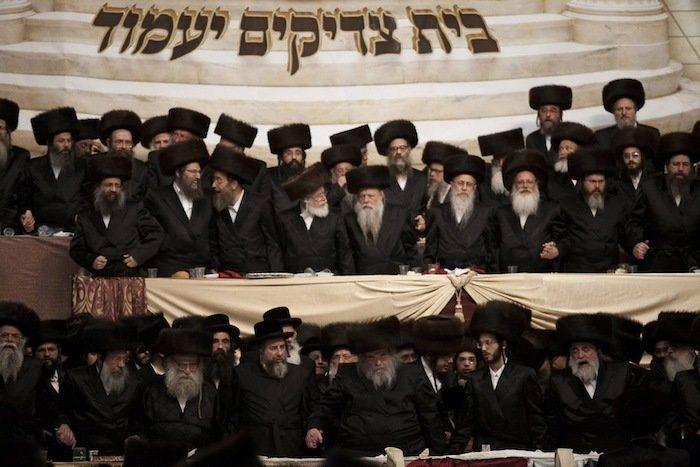 Polémica en Nueva York: se filtran vídeos de una boda judía secreta con más de 7.000 personas sin mascarillas