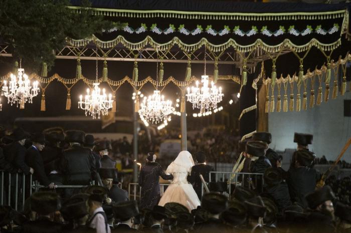 Polémica en Nueva York: se filtran vídeos de una boda judía secreta con más de 7.000 personas sin mascarillas