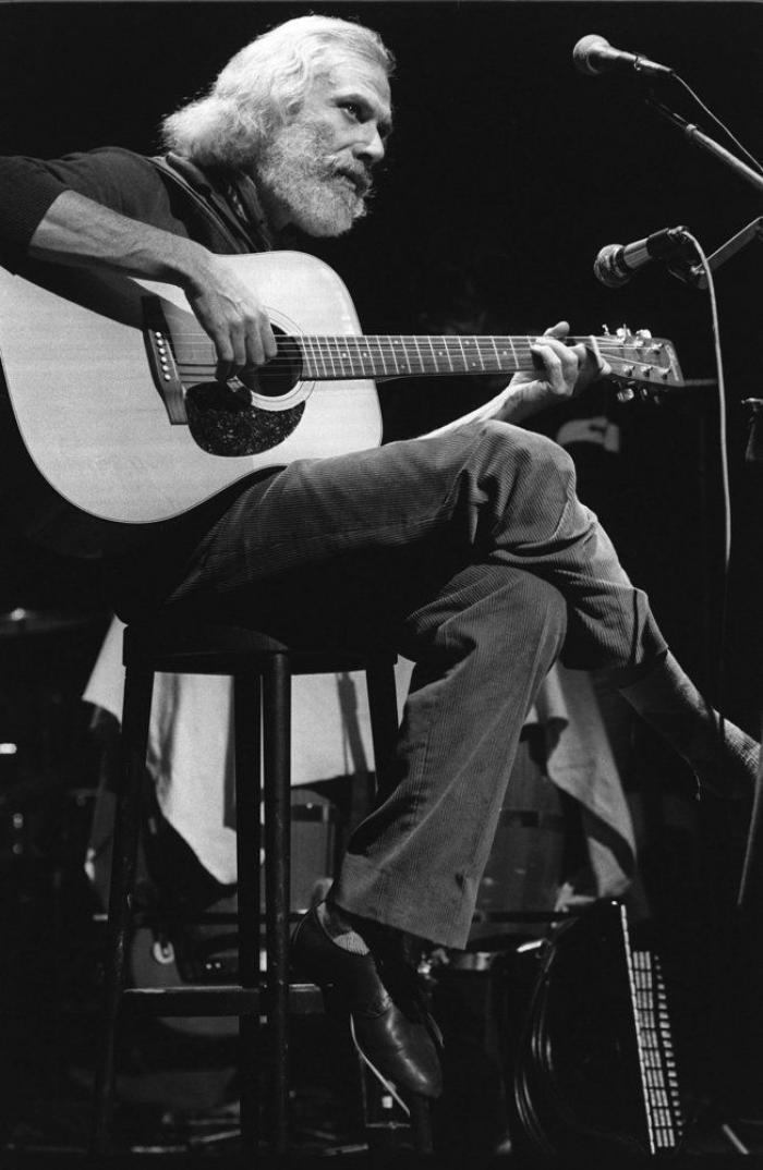 Georges Moustaki muere: el cantautor francés ha muerto a los 79 años (FOTOS, VÍDEOS)