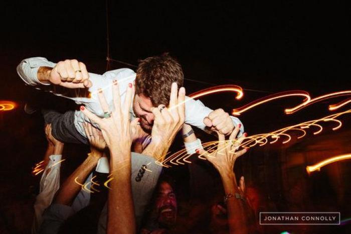 20 fotos que resumen perfectamente cómo es el final de una boda