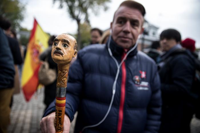 Le preguntan a un historiador por los franquistas que quedan y su respuesta en TVE es memorable