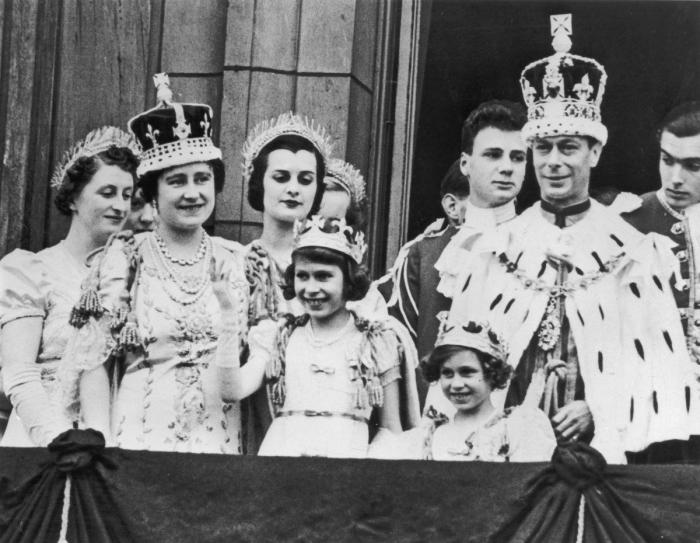 Los médicos prohíben a Isabel II que beba alcohol