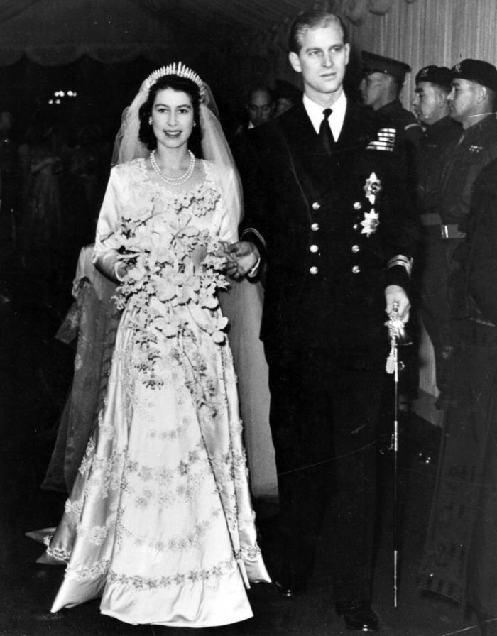 Los médicos prohíben a Isabel II que beba alcohol