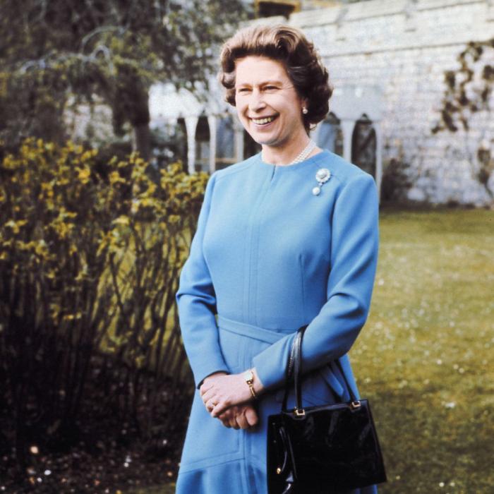 Los médicos prohíben a Isabel II que beba alcohol