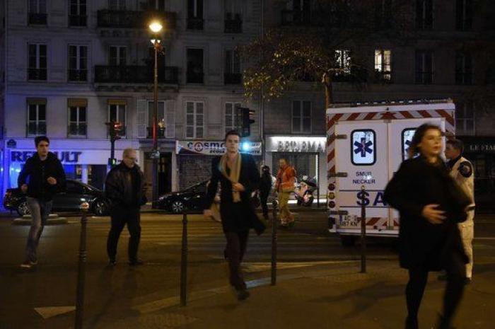Hollande atribuye los atentados de París al Estado Islámico