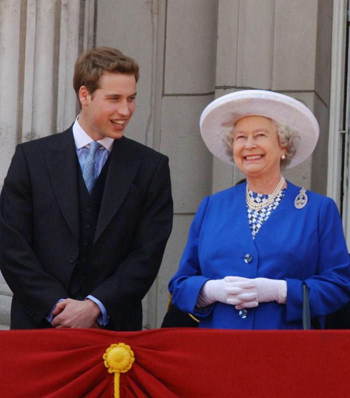 Los médicos prohíben a Isabel II que beba alcohol