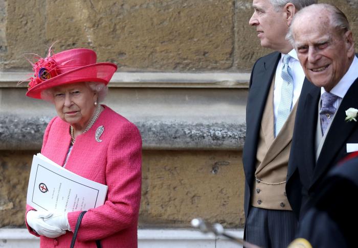 Los médicos prohíben a Isabel II que beba alcohol