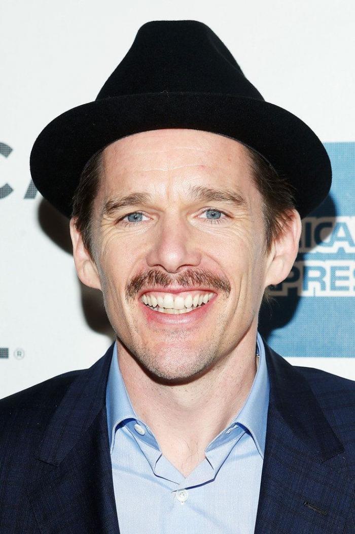 Bradley Cooper cambia de 'look' y no le queda nada bien