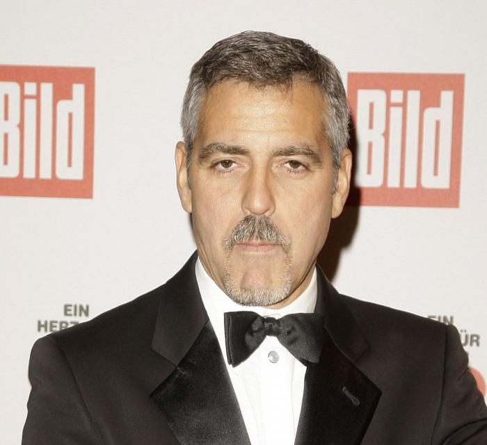 Bradley Cooper cambia de 'look' y no le queda nada bien