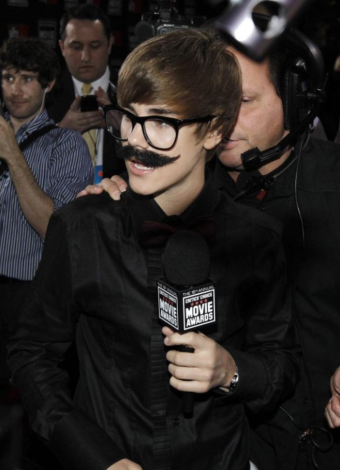 Bradley Cooper cambia de 'look' y no le queda nada bien