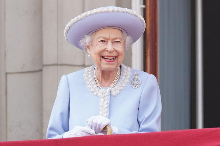 Los médicos prohíben a Isabel II que beba alcohol