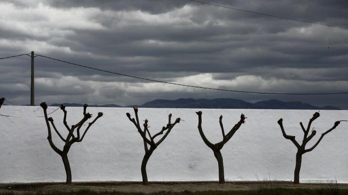 El Ebro 'supura' tóxicos para limpiar una herida centenaria
