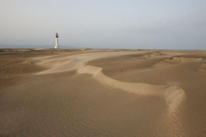 El Ebro 'supura' tóxicos para limpiar una herida centenaria