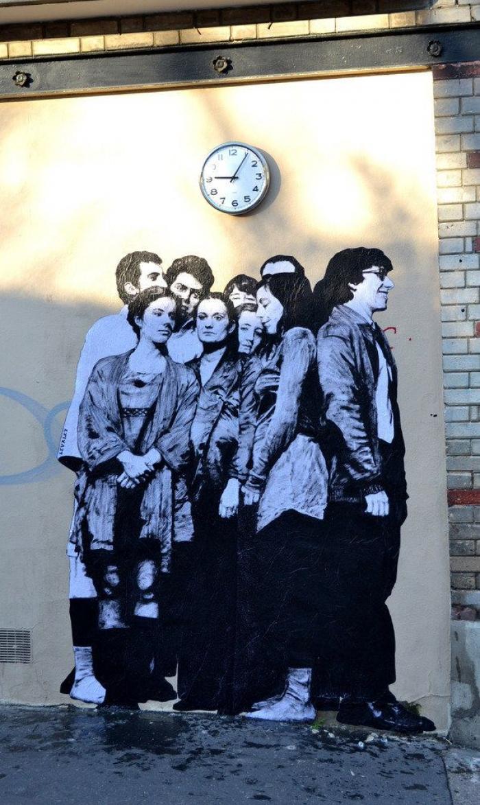 Estos dos edificios están haciendo guarrerías y al Louvre no le gusta