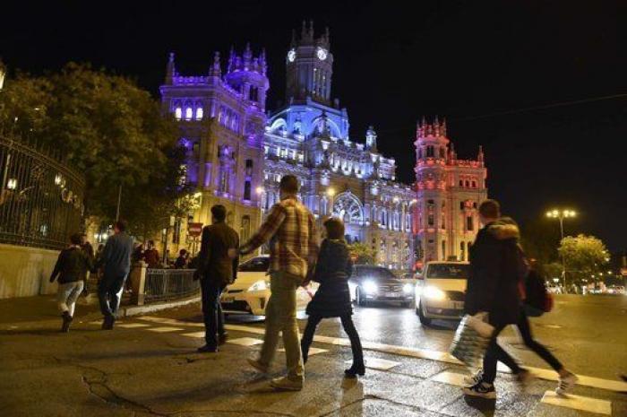 Luces por París: edificios de todo el mundo se tiñen con los colores de la bandera francesa