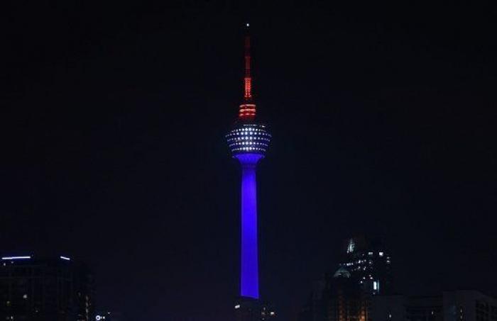 Luces por París: edificios de todo el mundo se tiñen con los colores de la bandera francesa