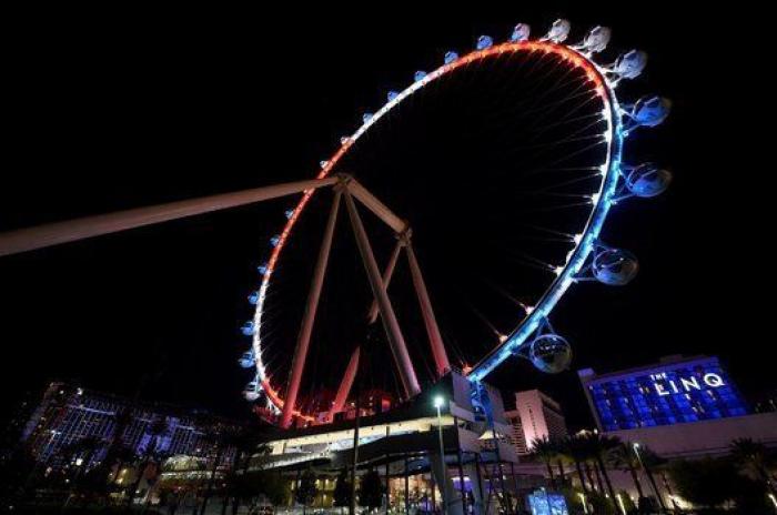 Luces por París: edificios de todo el mundo se tiñen con los colores de la bandera francesa