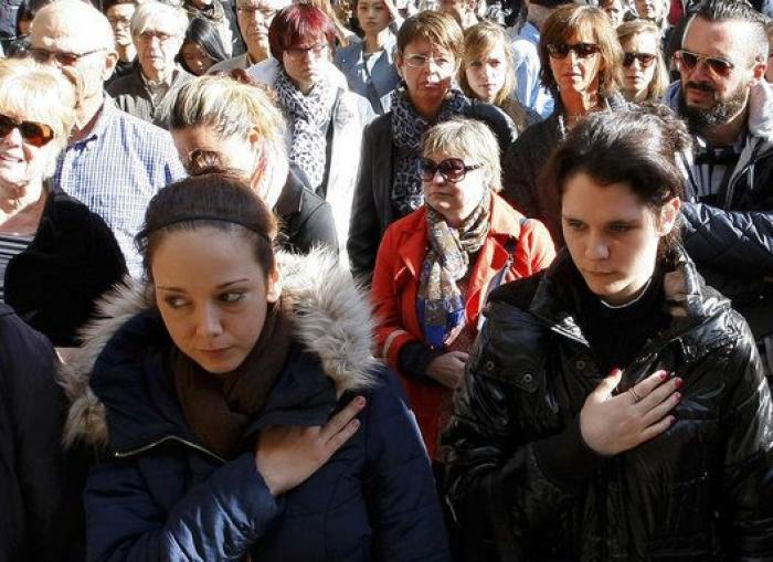 El mundo guarda silencio por París (VÍDEO)