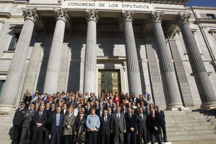 El mundo guarda silencio por París (VÍDEO)