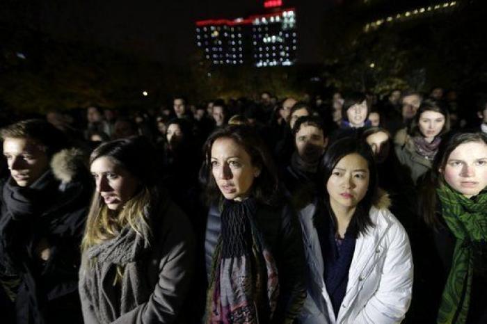 El mundo guarda silencio por París (VÍDEO)