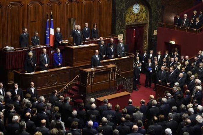 El mundo guarda silencio por París (VÍDEO)