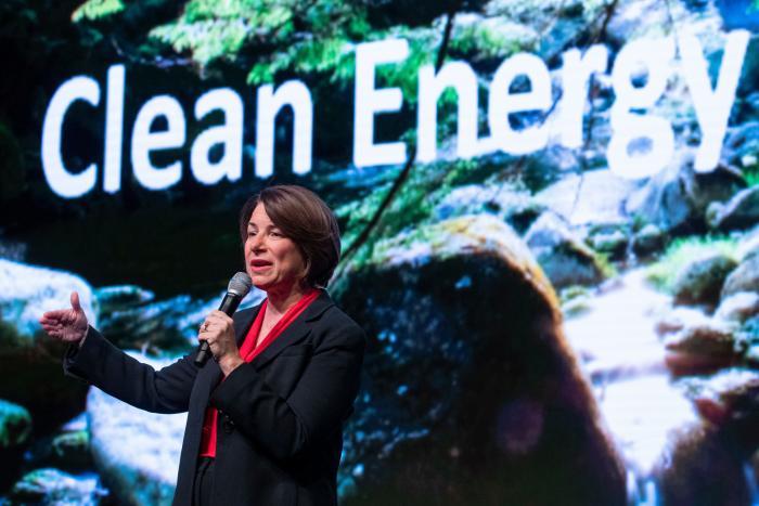 Así es Amy Klobuchar, la sorpresa demócrata en Nuevo Hampshire