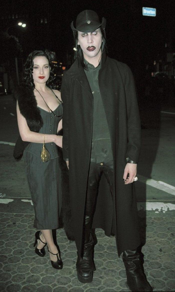 Dita Von Teese rubia: la reina del burlesque comparte sus fotos de juventud (VÍDEO)